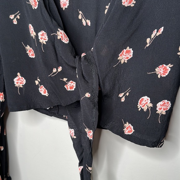Brandy Melville John Galt Black Floral Coco Wrap Blouse - Picture 6 of 13